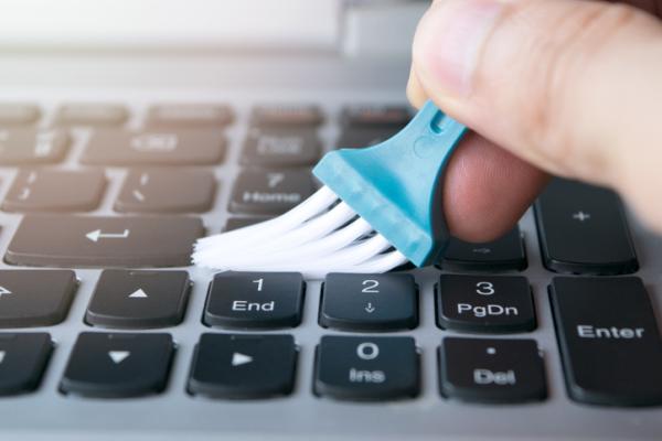 como_limpiar_un_teclado_de_laptop_o_portatil_49457_1_600.jpg