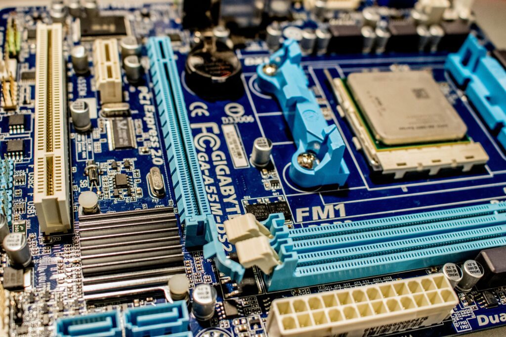gestion de recursos del kernel procesador memoria y dispositivos