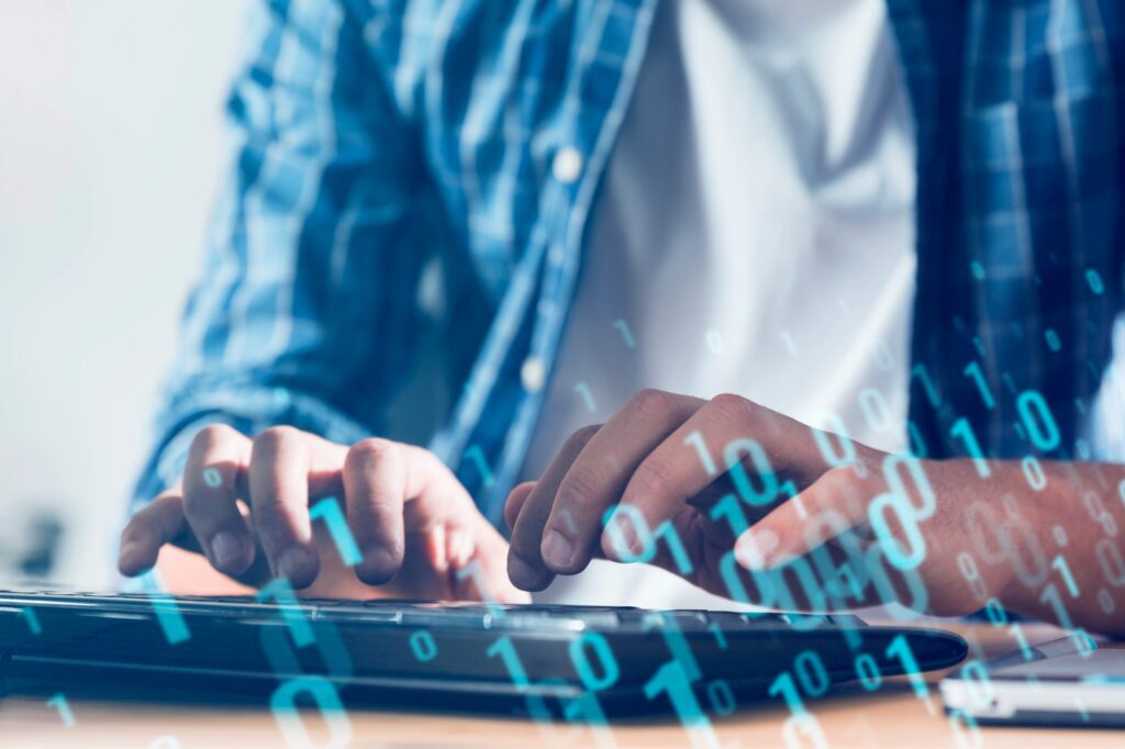 Imagen representante de cómo funciona el cifrado de datos
