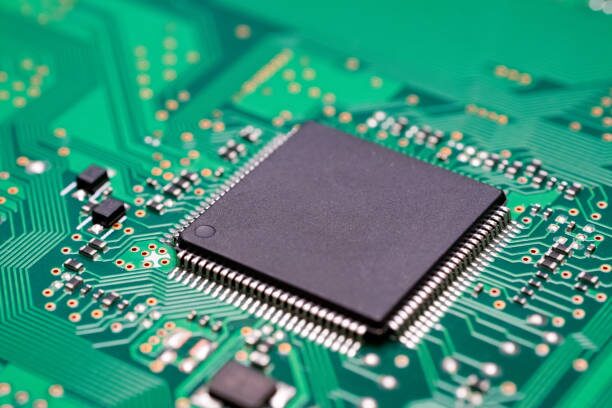 Procesador colocado dentro de una placa base.