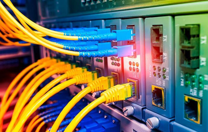 Imagen de múltiples cables con ancho de bus conectados