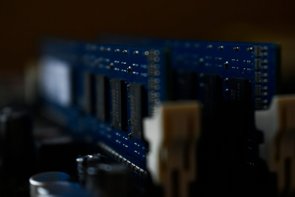 memoria RAM de un ordenador conectada al sistema mediante el bus de datos