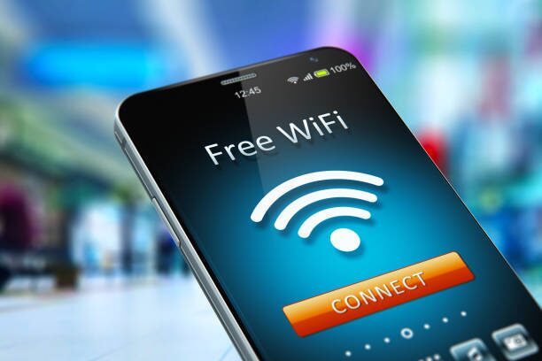 Imagen de un dispositivo móvil con Wifi gratis y 100 de batería